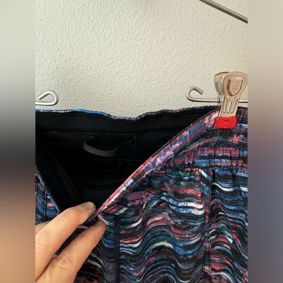 • Lululemon • NWOT Women’s 4” tracker short size 6 - Picture 6 of 12